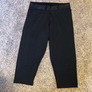 PINK Ultimate Capris Size M